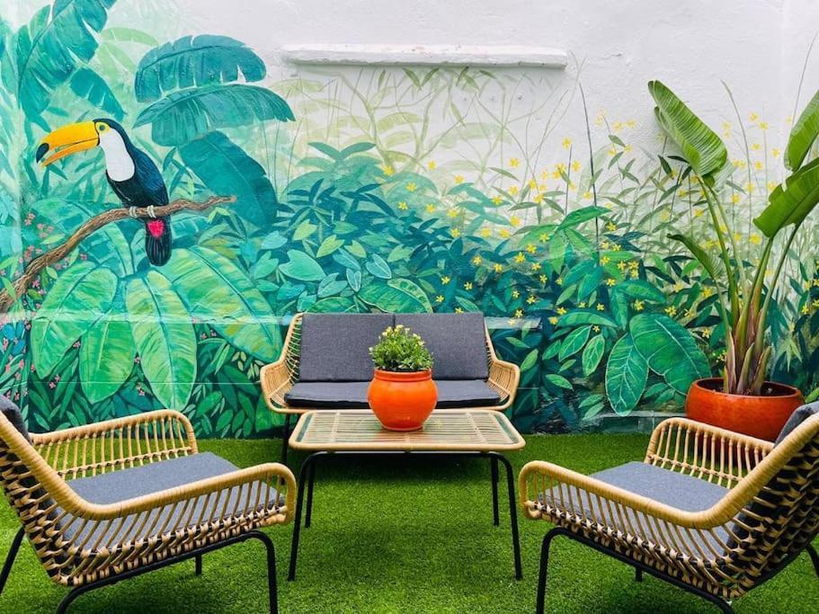 Artistic Flat Next To Ruzafa Welcome To The Jungle Valencia Exteriör bild