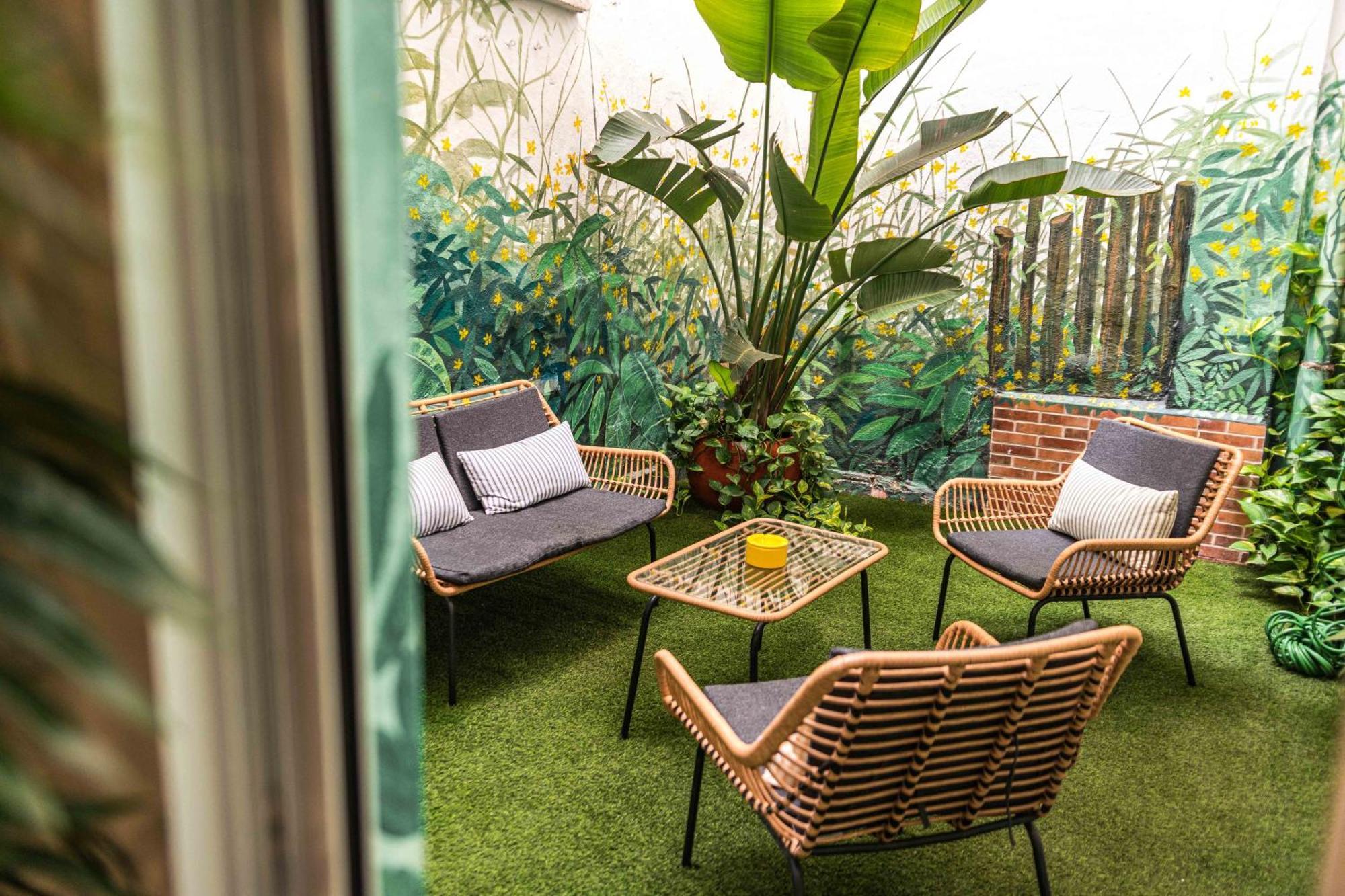Artistic Flat Next To Ruzafa Welcome To The Jungle Valencia Exteriör bild